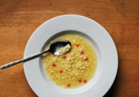 Pileća juha s lećom i porilukom